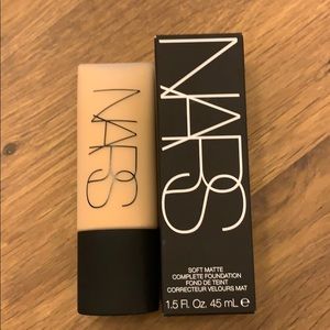 NARS Soft Matte Complete Foundation M3 Stromboli